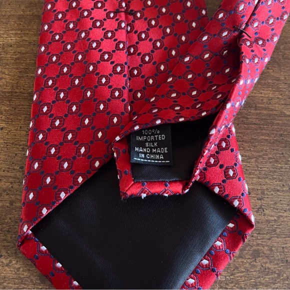 Red and White Croft & Barrow Men’s Foulard Tie - Picture 4 of 5